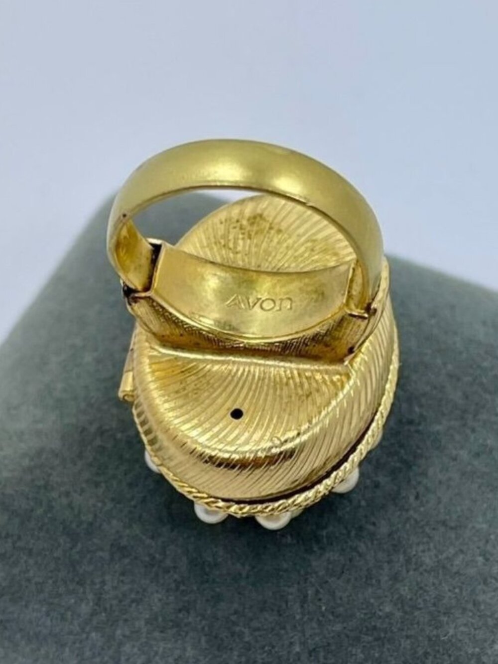 Vintage 70s Avon Ring of Pearls Charisma Perfume Locket Ring Size 5 Retro Gold - Picture 6 of 7
